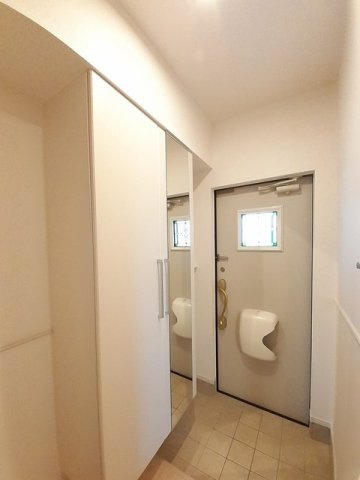 ラパン町村　Ⅰの玄関|明るい玄関です