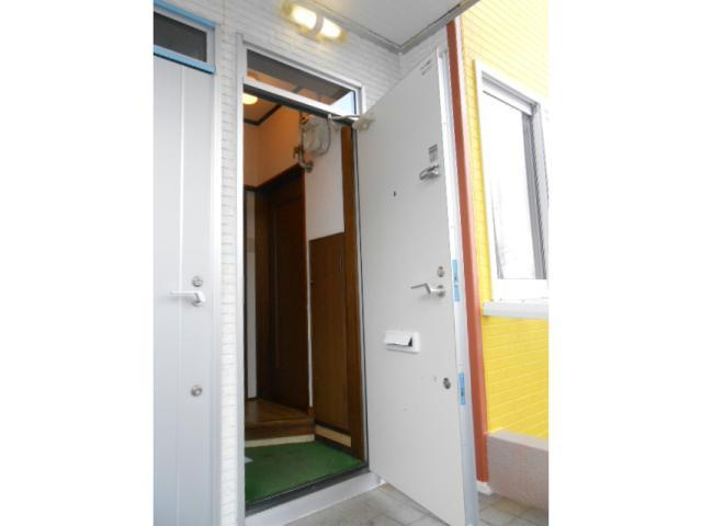 ハイツあわのⅡの玄関