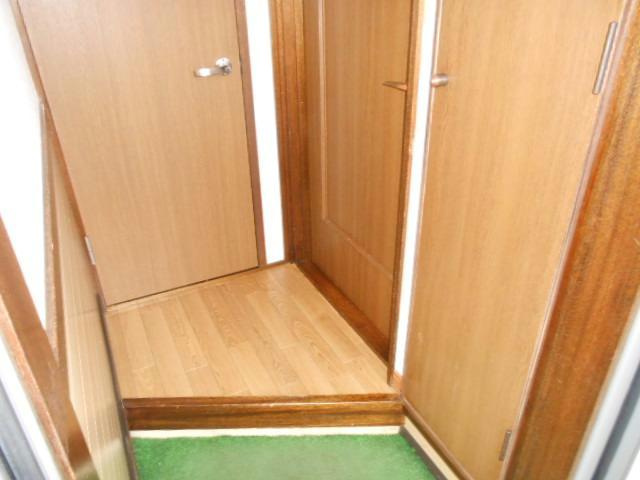 ハイツあわのⅡの玄関