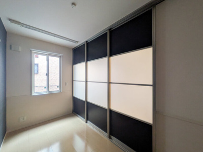 【洋室】 | Villa Hermitage Court | 使い勝手のいい洋室です