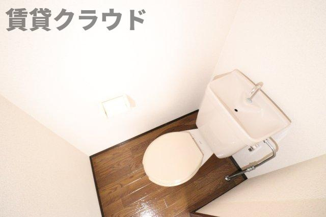 CASA　WADAのトイレ|白を基調とした清潔感のあるトイレ♪