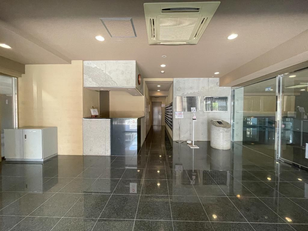 ジェイシティ中央林間のエントランス