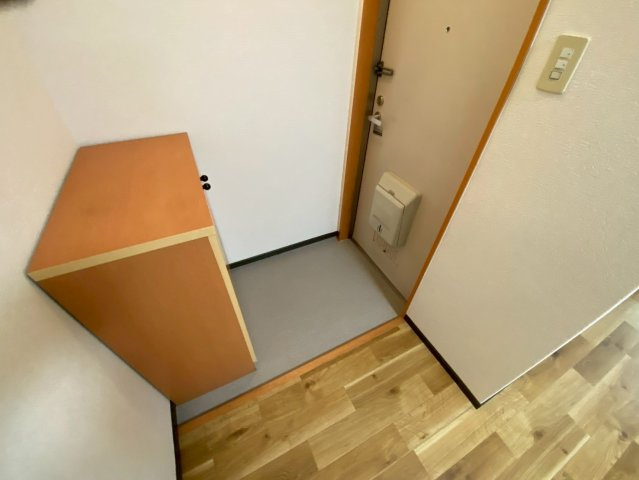 ハイツあじさいの玄関