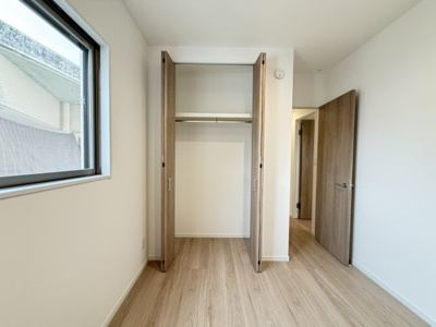 【収納】 | 嘉手納屋良Ⅱ（全5棟）5号棟 | 5号棟　洋室4.6帖＋CL付き♪