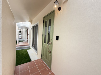 【前面道路含む現地写真】 | 嘉手納屋良Ⅱ（全5棟）5号棟 | ※東側道路♪