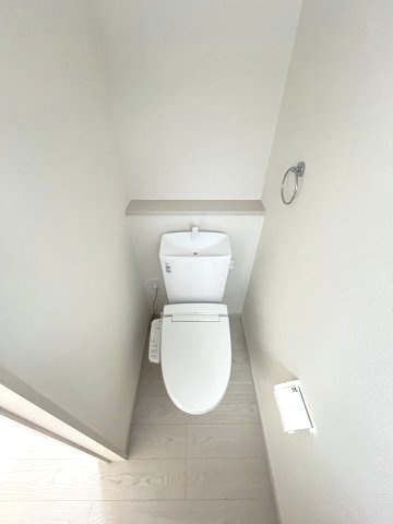 【トイレ】 | 福岡市東区美和台4丁目2期　1号棟（全2棟）【仲介手数料無料・0円】 | 現地写真。1階のトイレです。