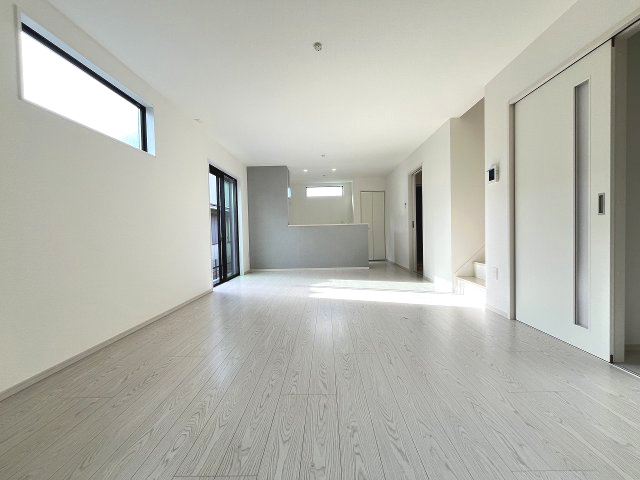 【居間・リビング】 | 福岡市東区美和台4丁目2期　1号棟（全2棟）【仲介手数料無料・0円】 | 現地写真。