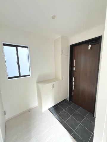 【玄関】 | 福岡市東区美和台4丁目2期　1号棟（全2棟）【仲介手数料無料・0円】 | 現地写真。