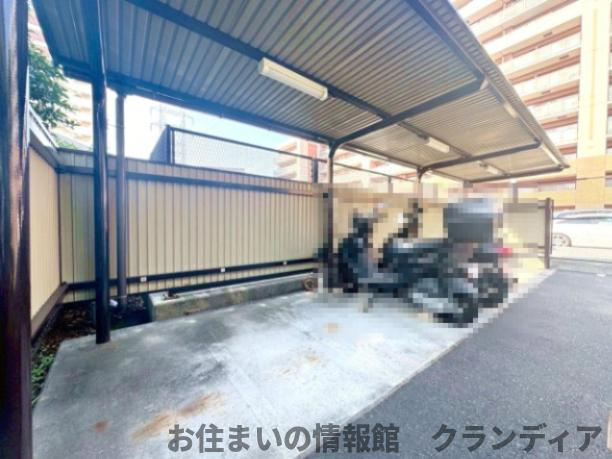 レクセルプラッツァ五反野の駐輪場|ドキドキの新生活も、安心してスタート。ぴったりの住まいを見つけませんか？クランディアが一緒に住まい選びをサポートします‼　まずは、お気軽にお問合せください　＃クランディア