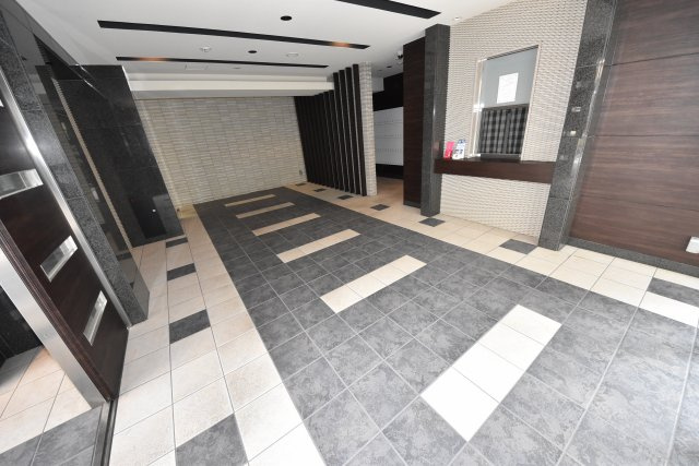 エステムコート難波WEST-SIDE Ⅳザ・フォースのエントランス