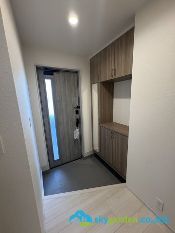 平塚市南原1丁目　新築戸建　全3棟2号棟の玄関