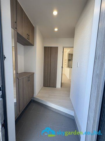 平塚市南原1丁目　新築戸建　全3棟2号棟の玄関