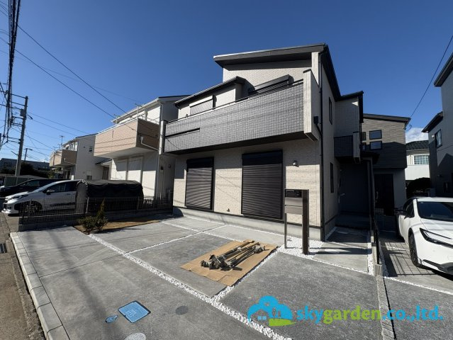 平塚市南原1丁目　新築戸建　全3棟2号棟の前面道路含む現地写真