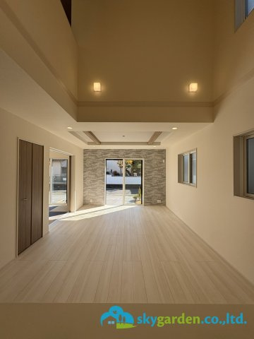 平塚市南原1丁目　新築戸建　全3棟2号棟の居間・リビング