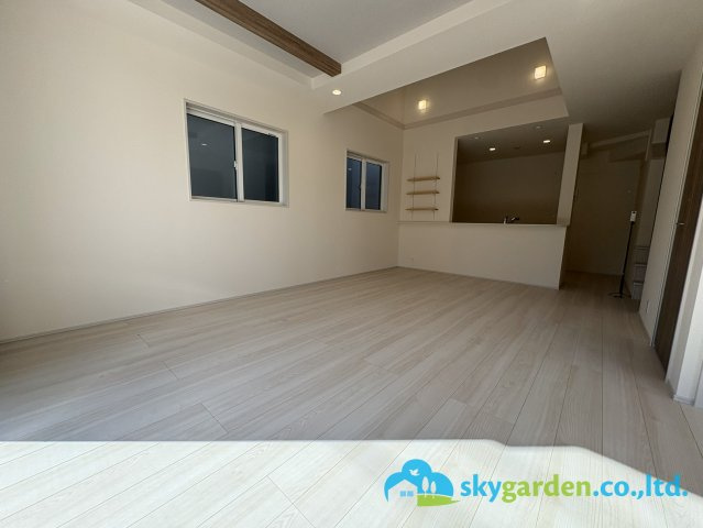 平塚市南原1丁目　新築戸建　全3棟2号棟の居間・リビング