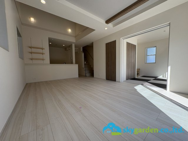 平塚市南原1丁目　新築戸建　全3棟2号棟の居間・リビング