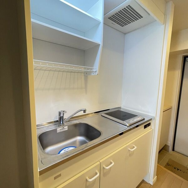 Sun State白壁のキッチン