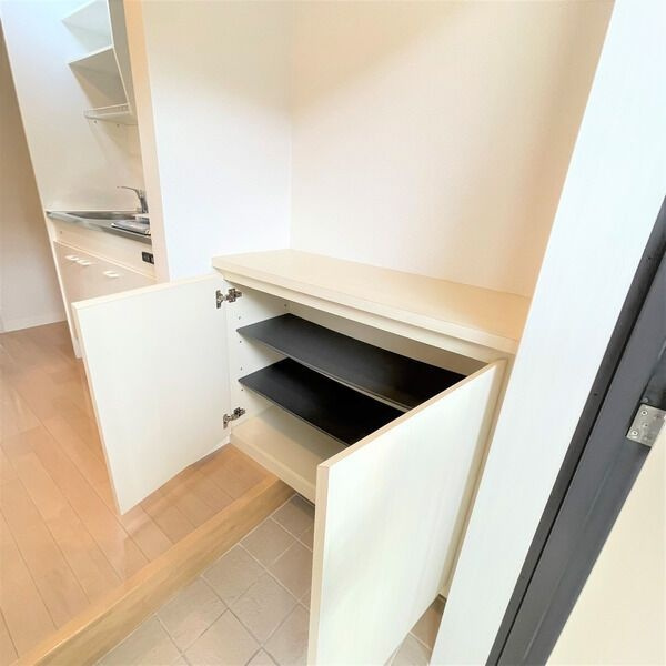 Sun State白壁の玄関