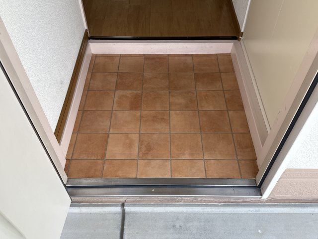 メゾン白国２号の玄関