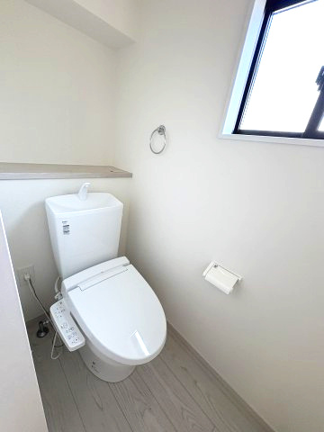 【トイレ】 | 福岡市東区美和台4丁目2期　2号棟（全2棟）【仲介手数料無料・0円】 | 現地写真。1階のトイレです。