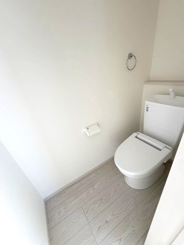 【トイレ】 | 福岡市東区美和台4丁目2期　2号棟（全2棟）【仲介手数料無料・0円】 | 現地写真。2階にもトイレです。