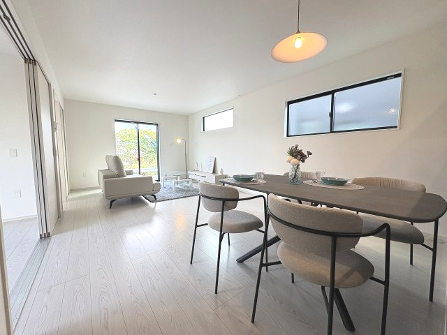 【居間・リビング】 | 福岡市東区美和台4丁目2期　2号棟（全2棟）【仲介手数料無料・0円】 | 現地写真。