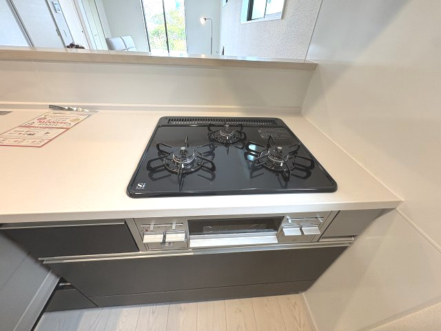 【キッチン】 | 福岡市東区美和台4丁目2期　2号棟（全2棟）【仲介手数料無料・0円】 | 現地写真。