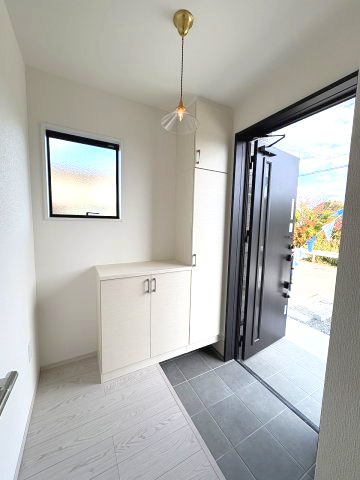 【玄関】 | 福岡市東区美和台4丁目2期　2号棟（全2棟）【仲介手数料無料・0円】 | 現地写真。