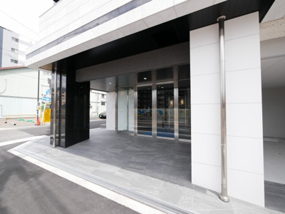 【エントランス】 | ジアコスモ京橋アクア | 落ち着いたエントランスです