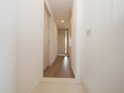 【玄関】 | ジアコスモ京橋アクア | 明るい玄関です