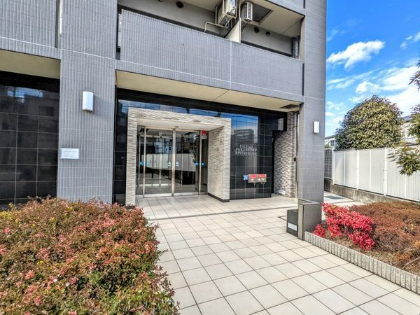 エスリード福島リバーフロントのエントランス