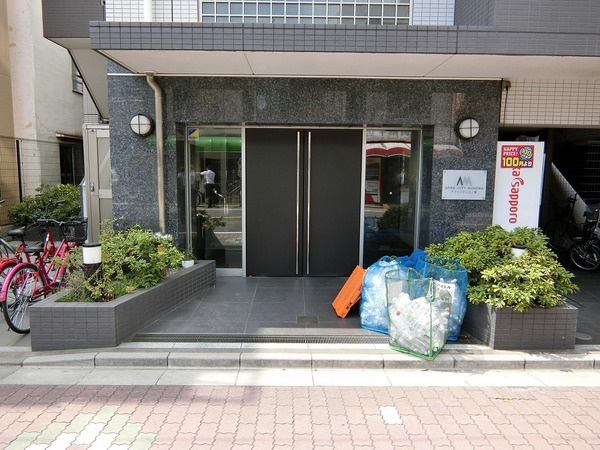 アプレシティ三ノ輪のエントランス