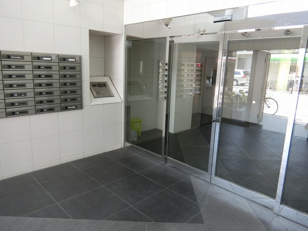 アプレシティ三ノ輪のエントランス