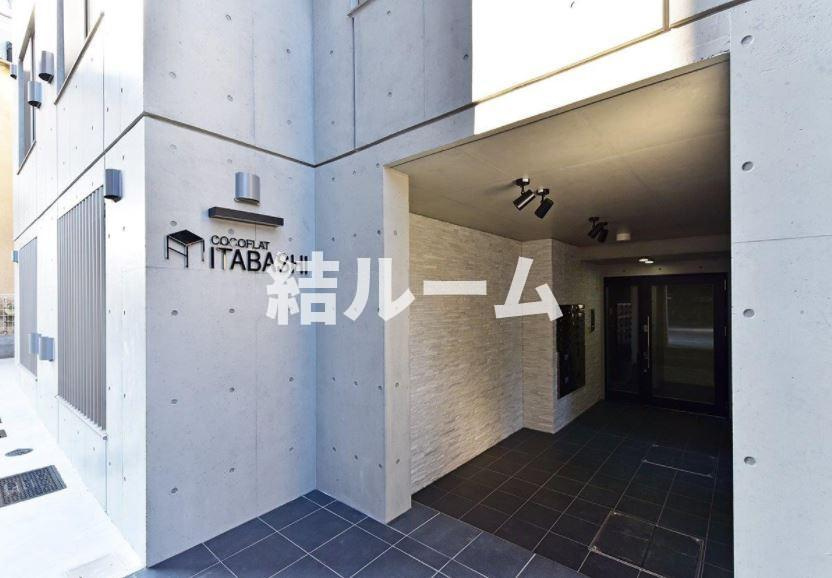 北区滝野川５丁目の賃貸マンションのエントランス
