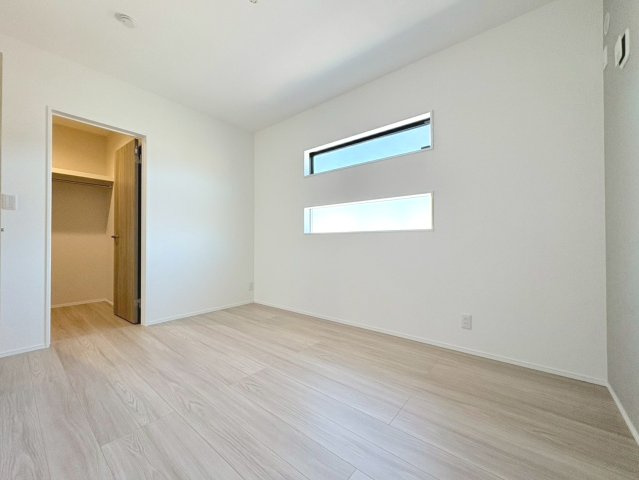 タマタウン　各務原市鵜沼西町（鵜沼小）　全4区画分譲の洋室|建具やクロスなどをトータルデザインでコーディネートしており、室内に落ち着きと安らぎを与えてくれます。