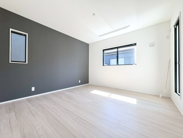 タマタウン　各務原市鵜沼西町（鵜沼小）　全4区画分譲の洋室|全居室にたっぷり収納できる大型収納を設置。窓ガラスは断熱性能や結露防止効果の高いペアガラスです。