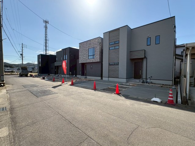 タマタウン　各務原市鵜沼小　全4区画分譲の前面道路含む現地写真|「現地（2025年12月11日）撮影」　
■前面道路　
■ヤマダ不動産　株式会社リライフ