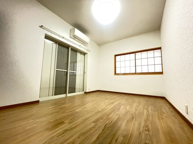 東金市中古戸建の洋室