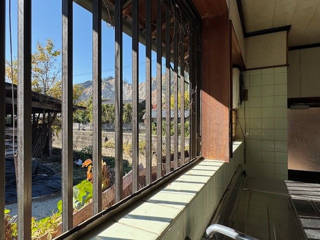 御所市古瀬　中古戸建のキッチン|キッチンからの景色♪　山並みが見え癒されます!(^^)!