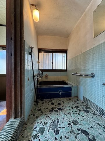 御所市古瀬　中古戸建の浴室|お風呂♪　レトロな雰囲気で可愛いです!(^^)!
