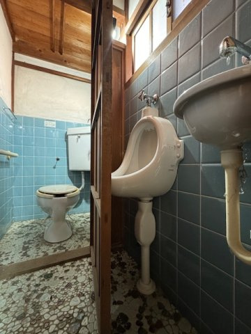 【トイレ】 | 御所市古瀬　中古戸建 | トイレ♪　タイルが可愛いです!(^^)!