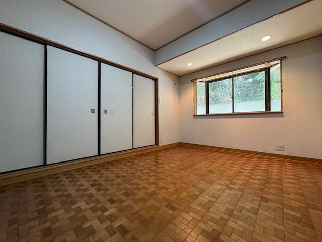 御所市古瀬　中古戸建の洋室|玄関横の洋室!(^^)!