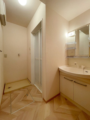 【洗面所】 | ウィスタリア | 脱衣スペースもあります