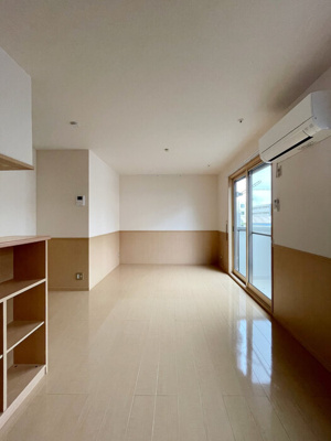 【居間・リビング】 | ウィスタリア | こちらのリビングで趣味の時間をお楽しみください