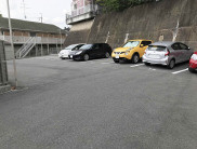 サンロード学園前の駐車場