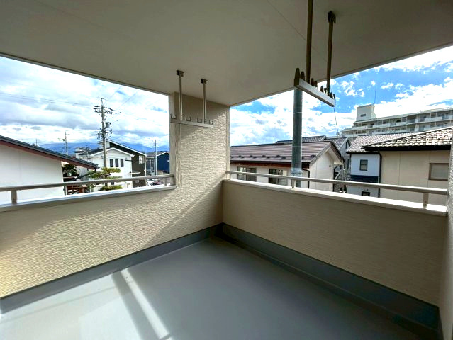 長野市上松４丁目の新築一戸建のバルコニー