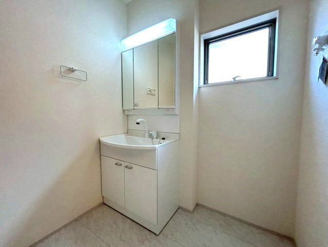 長野市上松４丁目の新築一戸建の独立洗面台