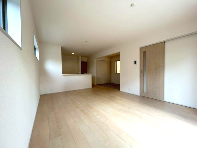 長野市上松４丁目の新築一戸建の居間・リビング