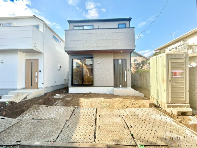 世田谷区粕谷2丁目　新築戸建　全2棟の外観|重厚感に溢れた、気品ある邸宅です。