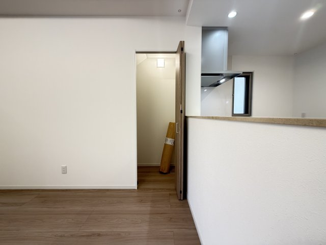 嘉手納屋良Ⅱ（全5棟）1号棟の収納|1号棟　階段下収納付き♪